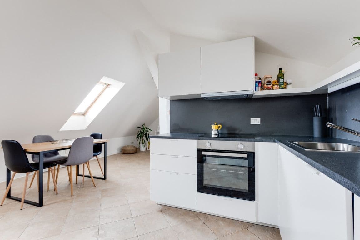 Pronájem bytu  55 m², V Tůních, Praha, Praha