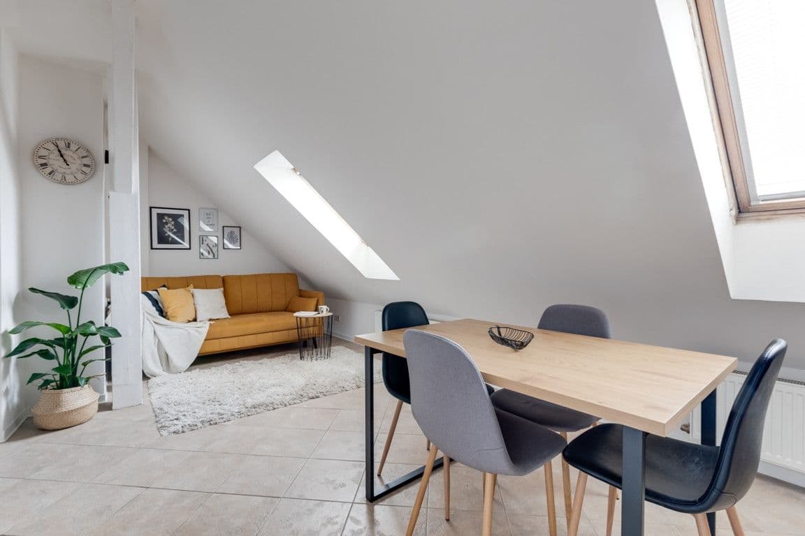 Pronájem bytu  55 m², V Tůních, Praha, Praha