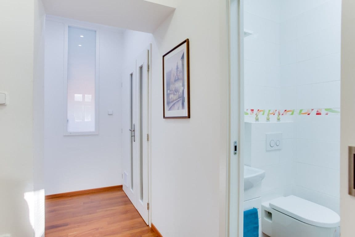 Pronájem bytu  70 m², Neklanova, Praha, Praha