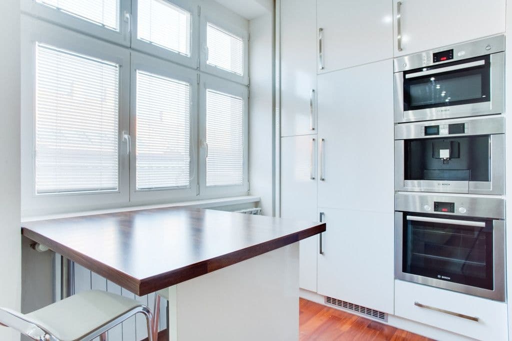 Pronájem bytu  70 m², Neklanova, Praha, Praha
