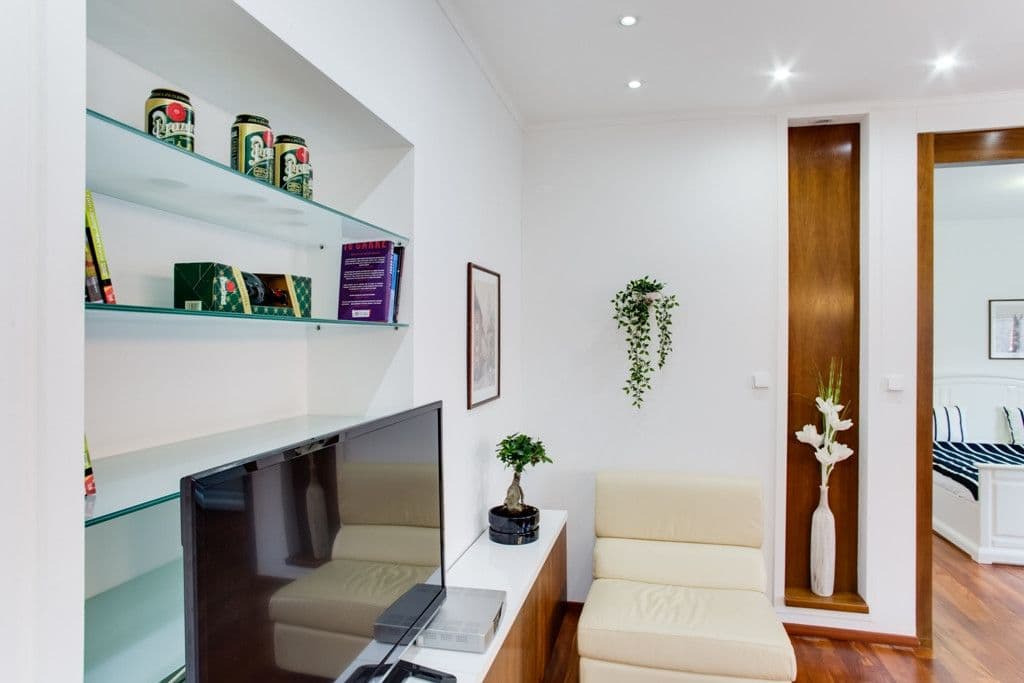 Pronájem bytu  70 m², Neklanova, Praha, Praha