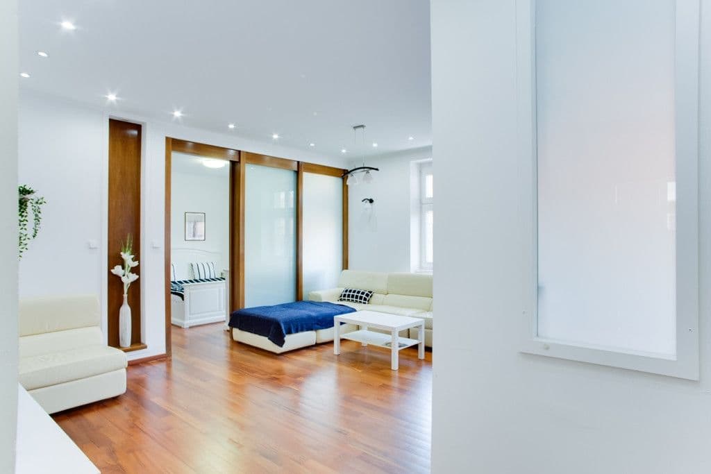 Pronájem bytu  70 m², Neklanova, Praha, Praha