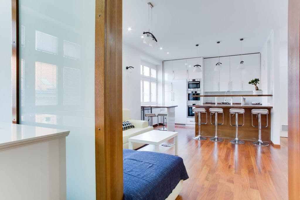Pronájem bytu  70 m², Neklanova, Praha, Praha