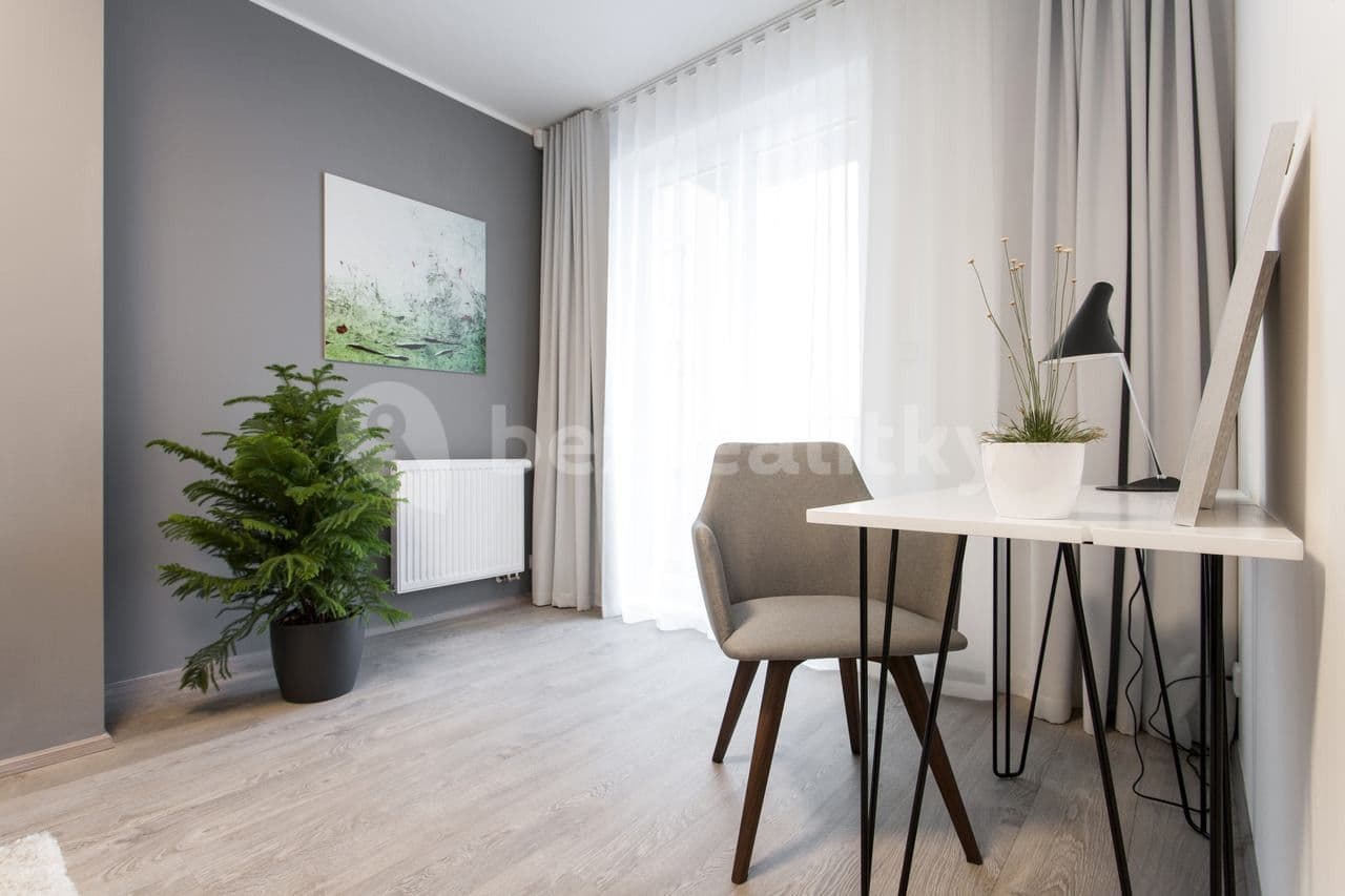 Pronájem bytu  53 m², Drahobejlova, Praha, Praha