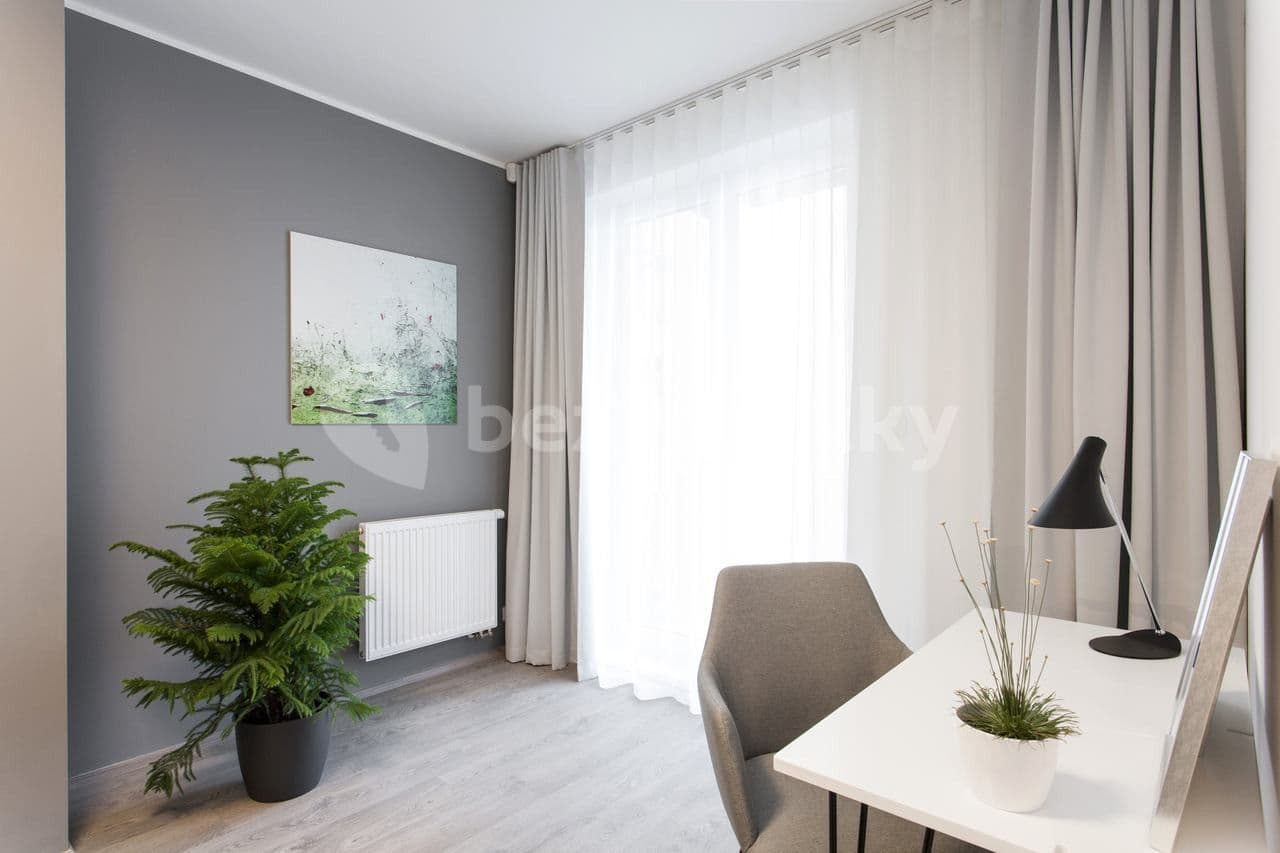 Pronájem bytu  53 m², Drahobejlova, Praha, Praha