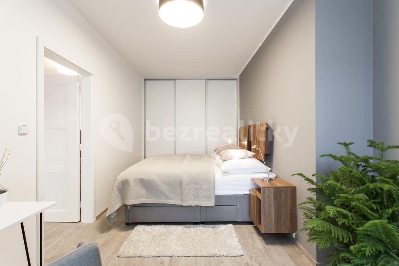 Pronájem bytu  53 m², Drahobejlova, Praha, Praha