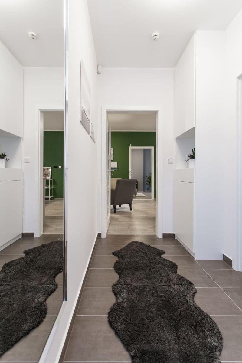 Pronájem bytu  53 m², Drahobejlova, Praha, Praha