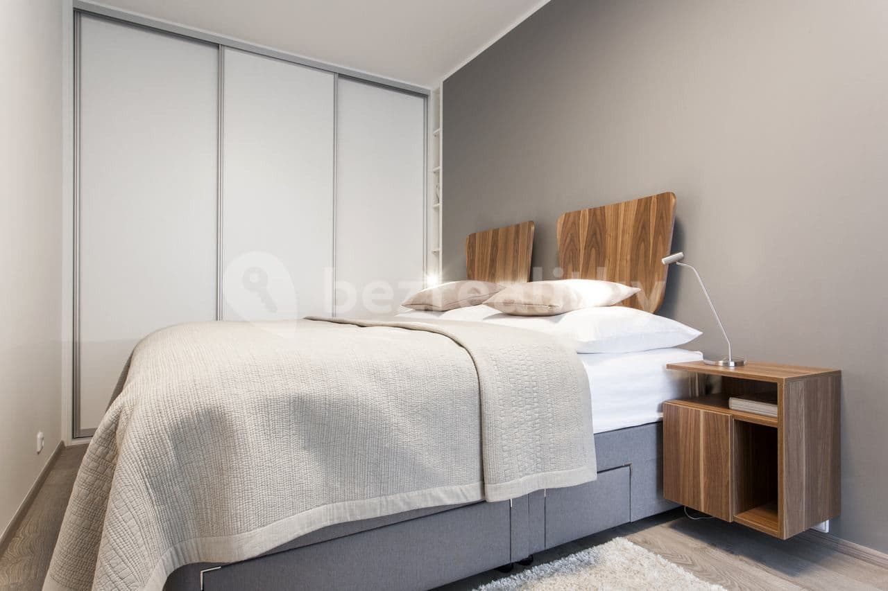 Pronájem bytu  53 m², Drahobejlova, Praha, Praha