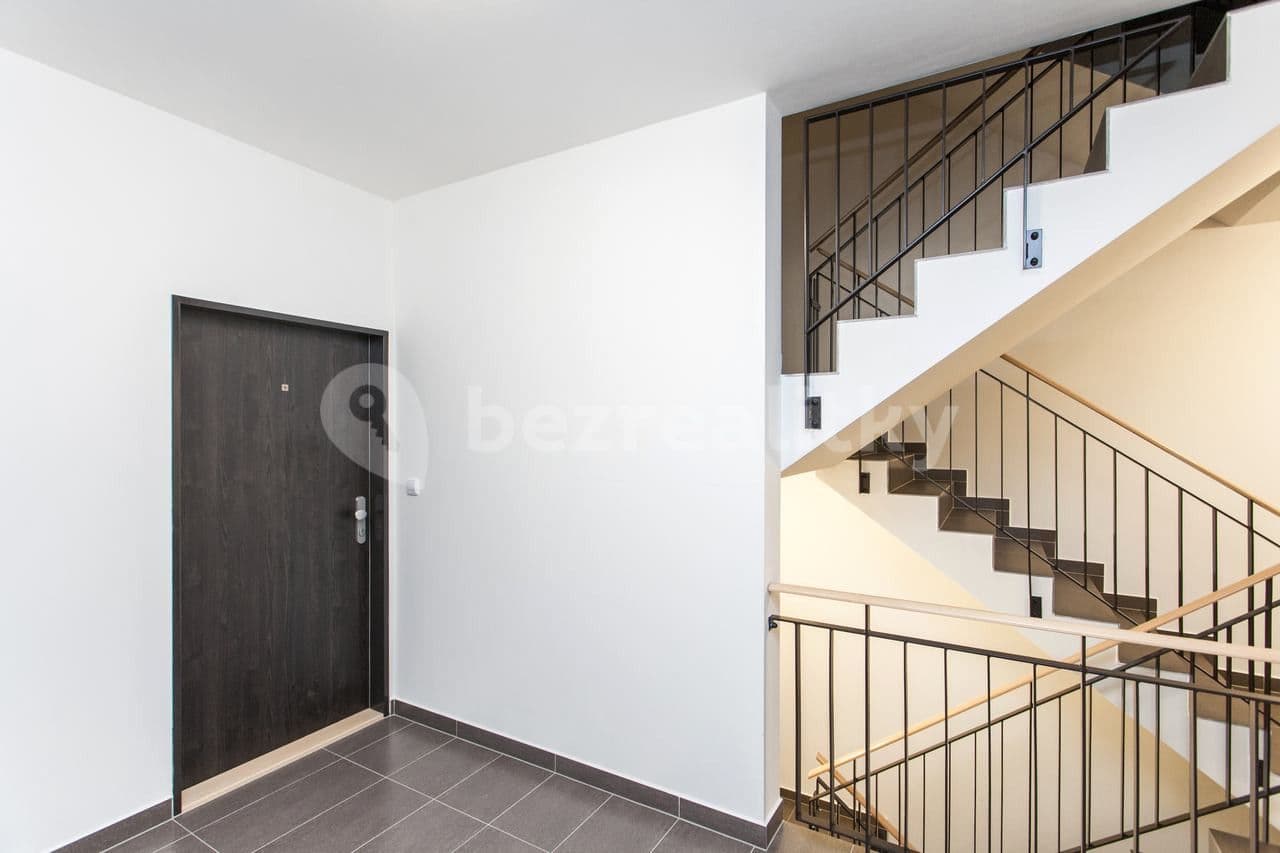 Pronájem bytu  53 m², Drahobejlova, Praha, Praha