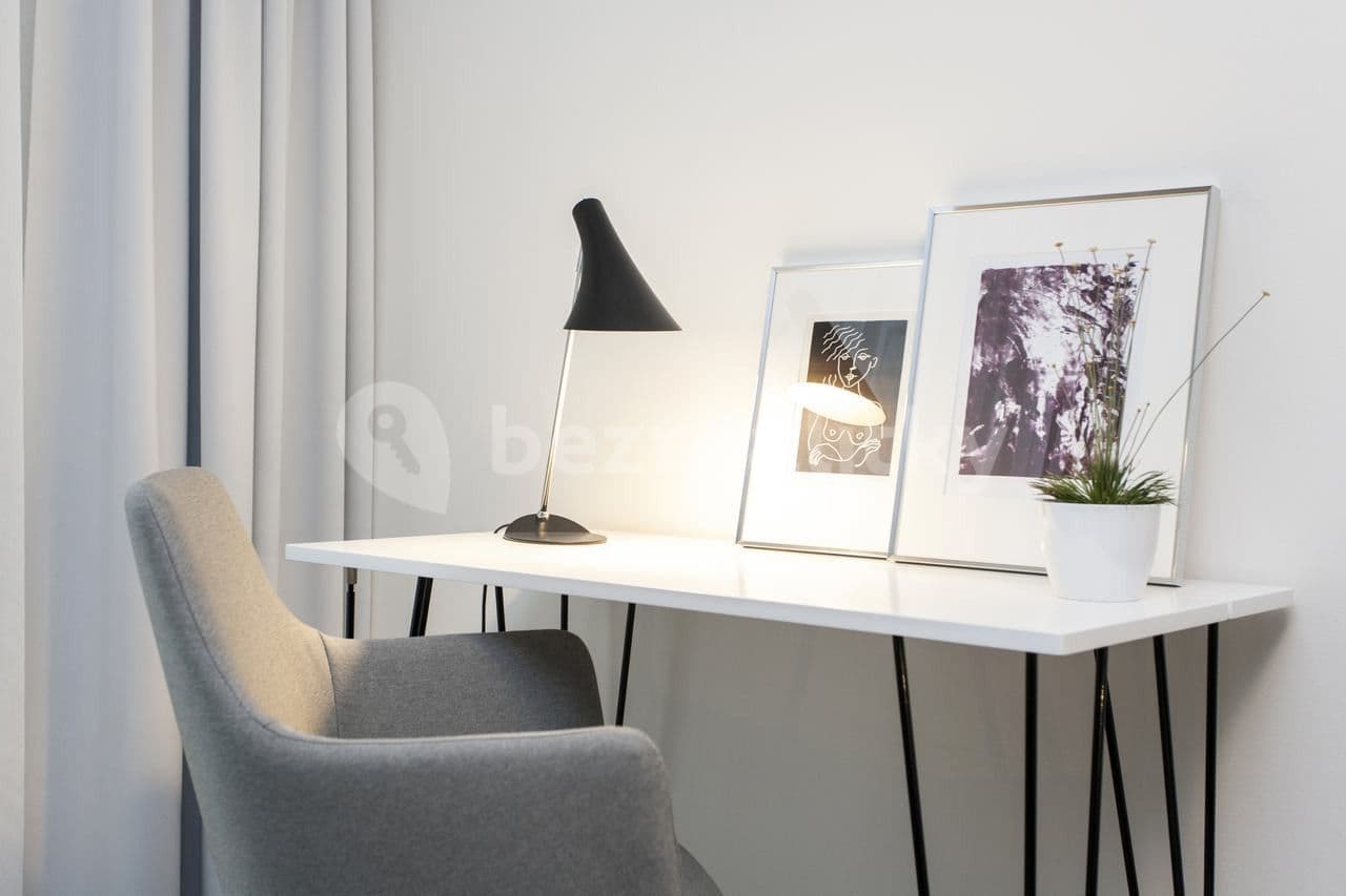 Pronájem bytu  53 m², Drahobejlova, Praha, Praha