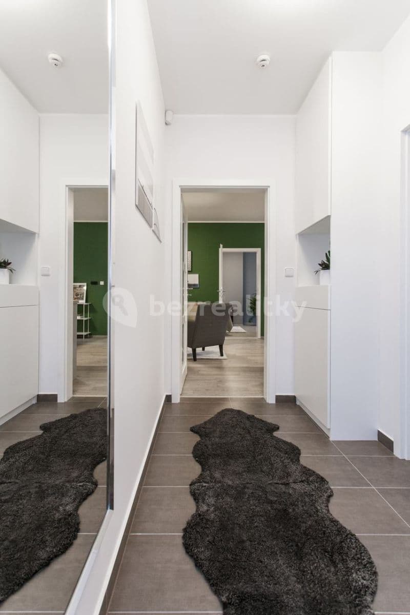 Pronájem bytu  53 m², Drahobejlova, Praha, Praha