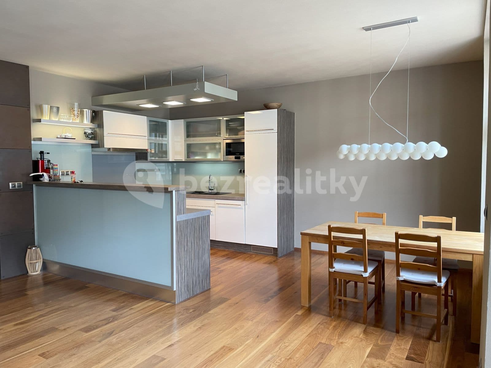 Pronájem bytu  95 m², Pod Slovany, Praha, Praha