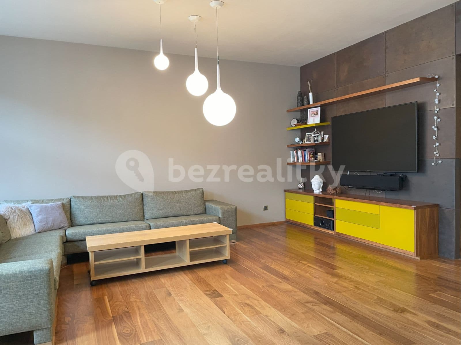 Pronájem bytu  95 m², Pod Slovany, Praha, Praha