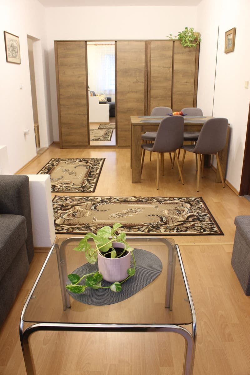 Pronájem bytu  52 m², Sabinovská, Ružinov, Bratislavský kraj
