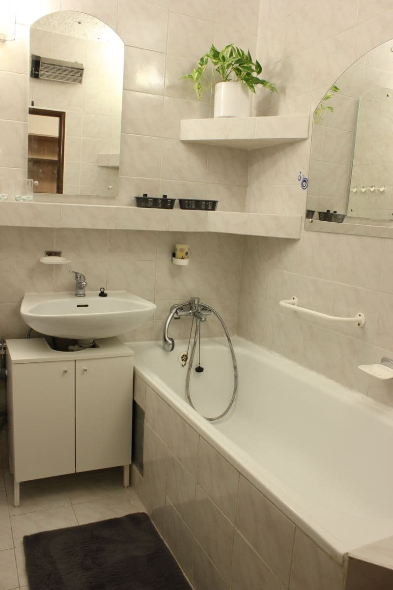 Pronájem bytu  52 m², Sabinovská, Ružinov, Bratislavský kraj