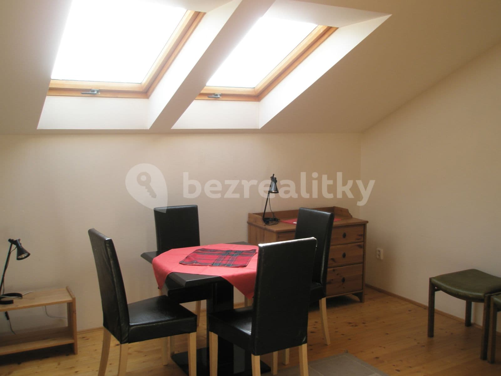 Pronájem bytu  1.500 m², Cesta Svobody, Říčany, Středočeský kraj