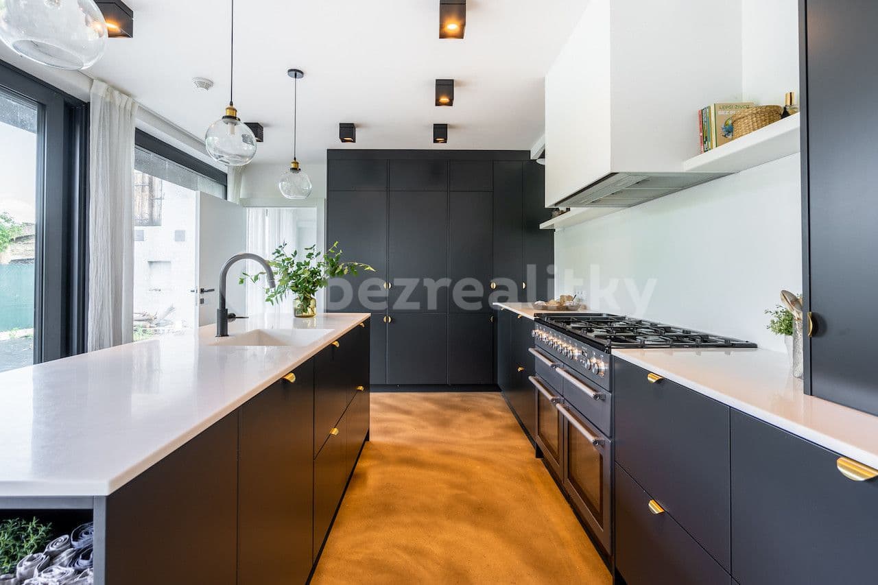 Pronájem bytu  240 m², Černěves, Černěves, Ústecký kraj