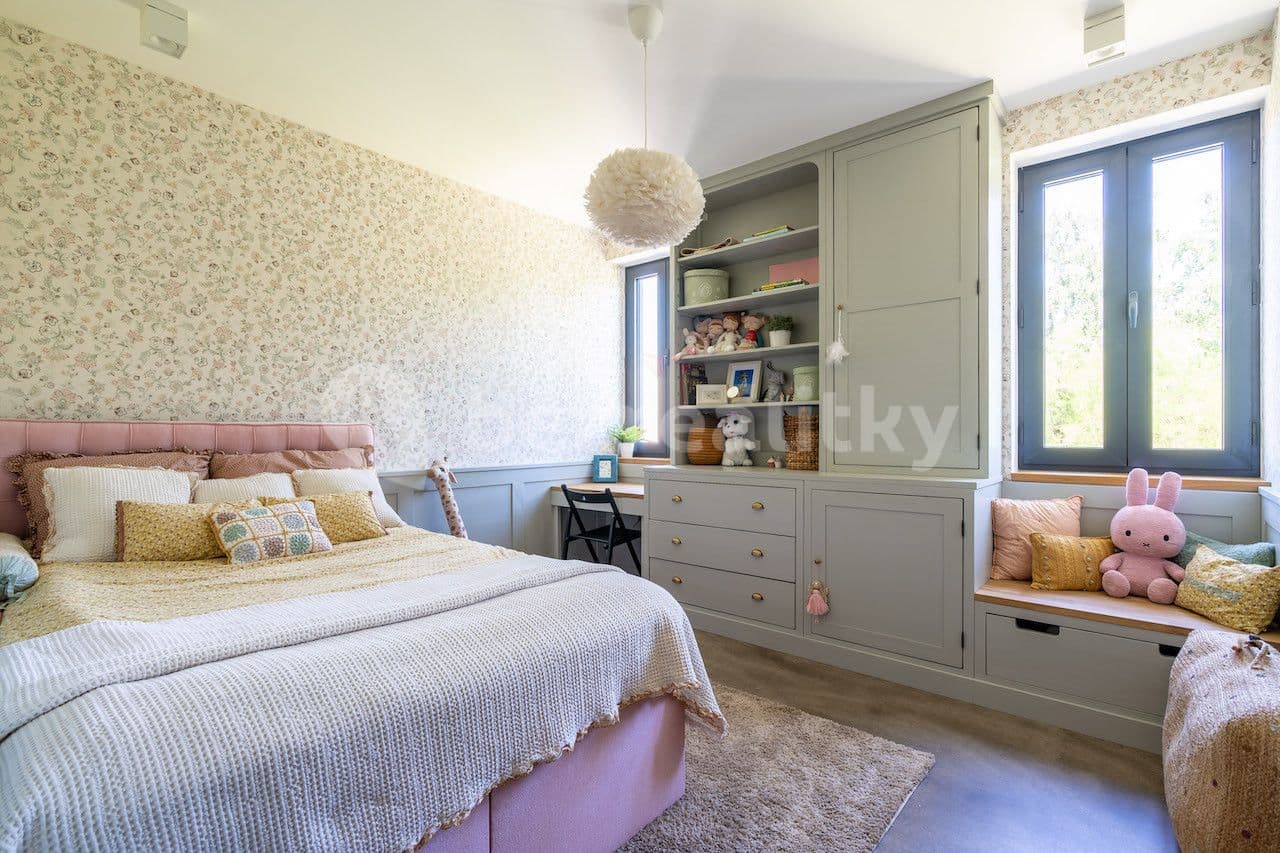 Pronájem bytu  240 m², Černěves, Černěves, Ústecký kraj