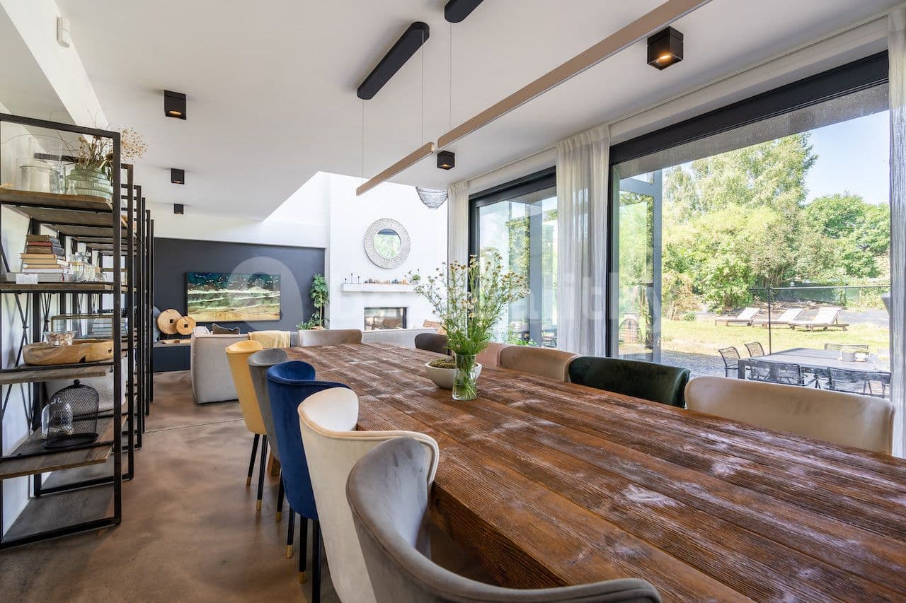 Pronájem bytu  240 m², Černěves, Černěves, Ústecký kraj