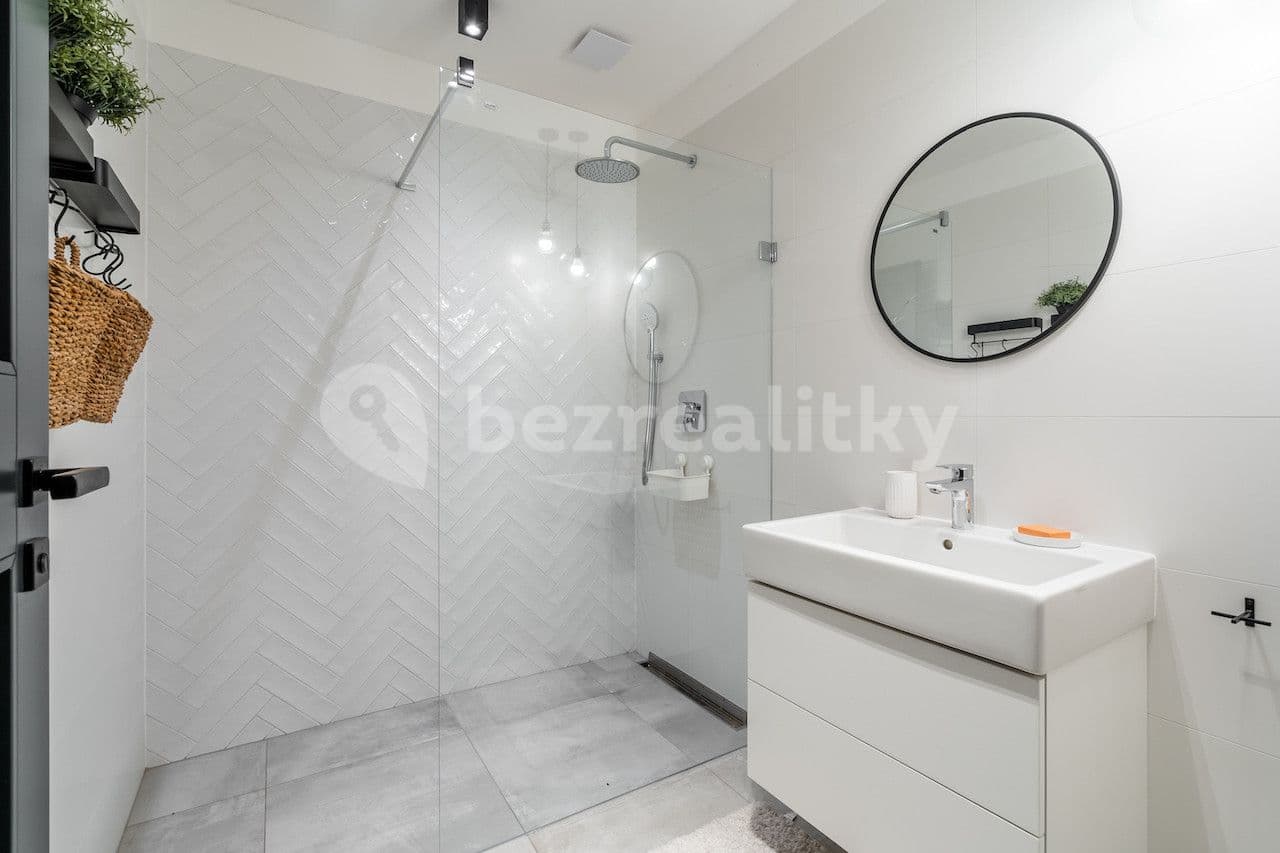 Pronájem bytu  240 m², Černěves, Černěves, Ústecký kraj
