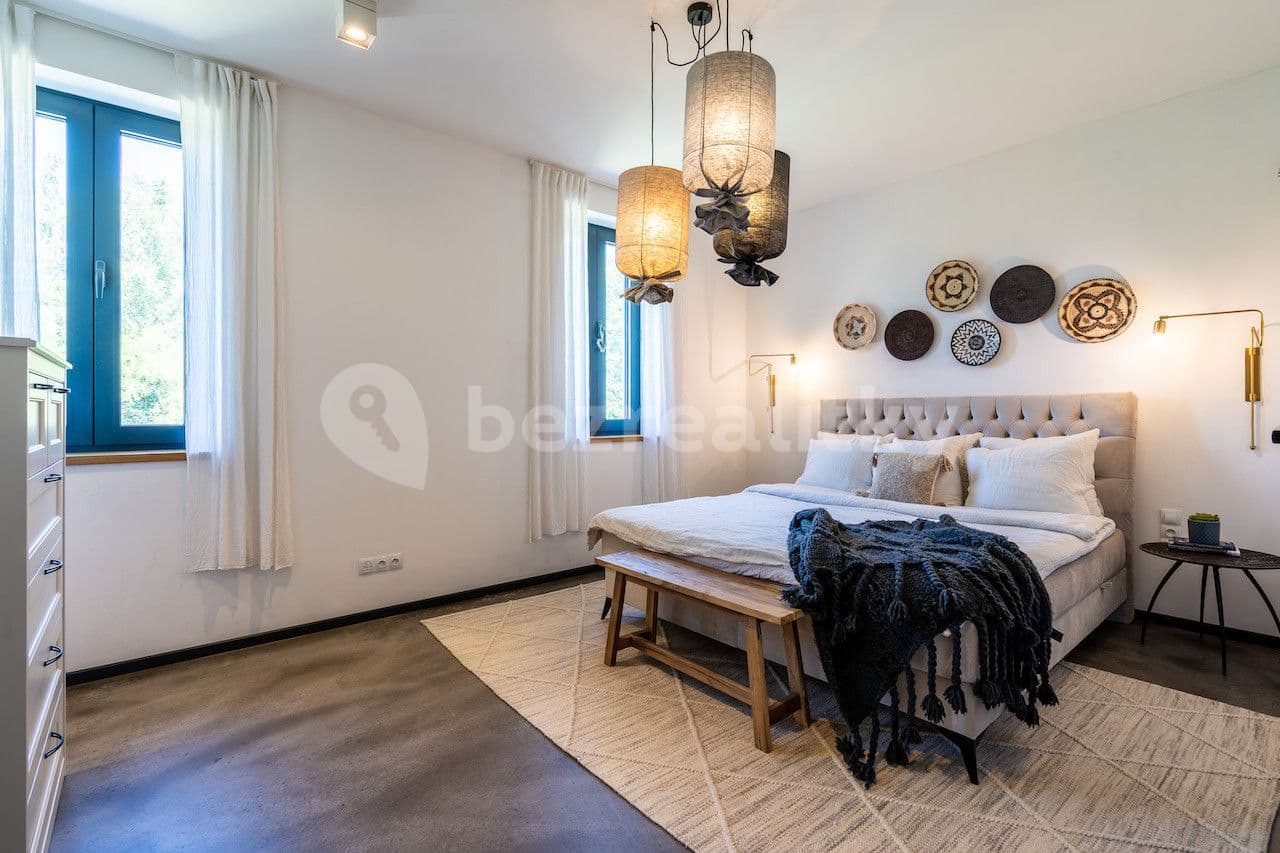 Pronájem bytu  240 m², Černěves, Černěves, Ústecký kraj