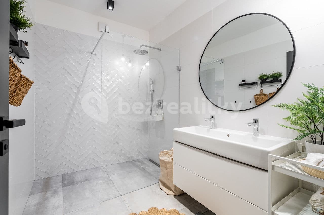 Pronájem bytu  240 m², Černěves, Černěves, Ústecký kraj