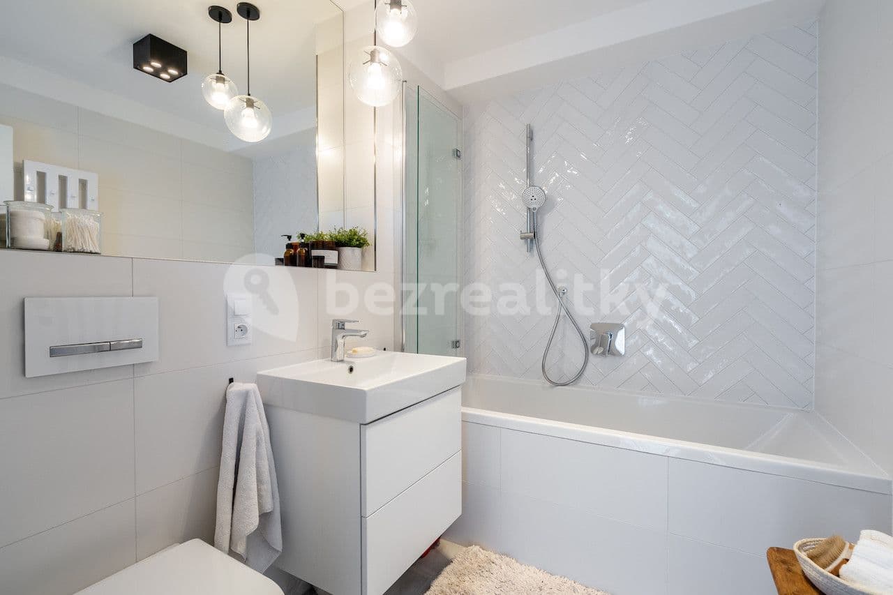 Pronájem bytu  240 m², Černěves, Černěves, Ústecký kraj