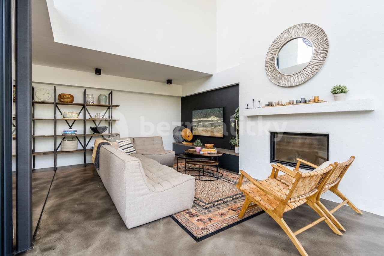 Pronájem bytu  240 m², Černěves, Černěves, Ústecký kraj