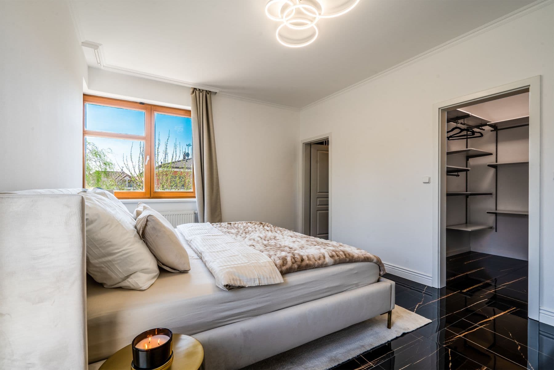 Pronájem bytu  250 m², Pod Valem II., Průhonice, Středočeský kraj