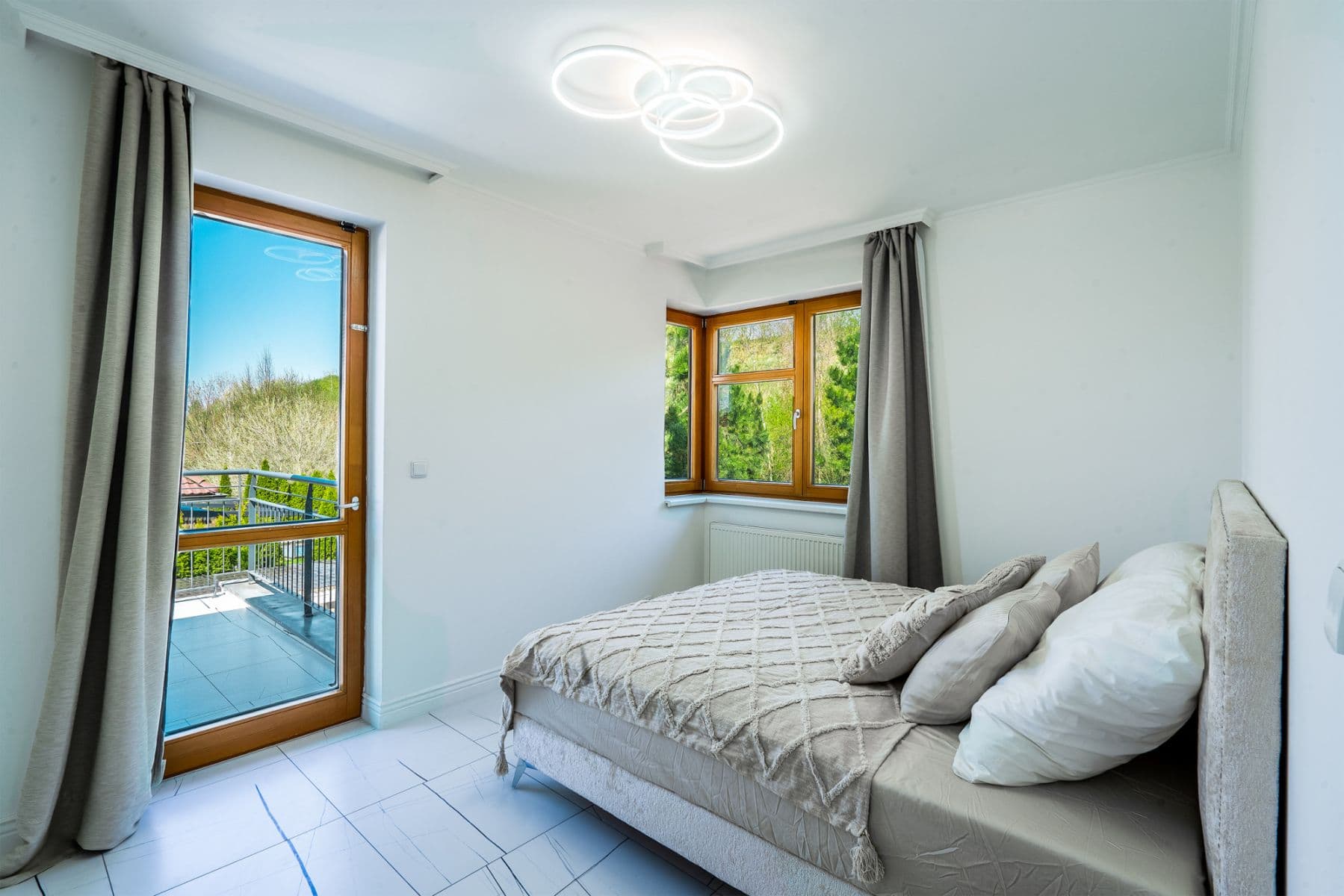Pronájem bytu  250 m², Pod Valem II., Průhonice, Středočeský kraj