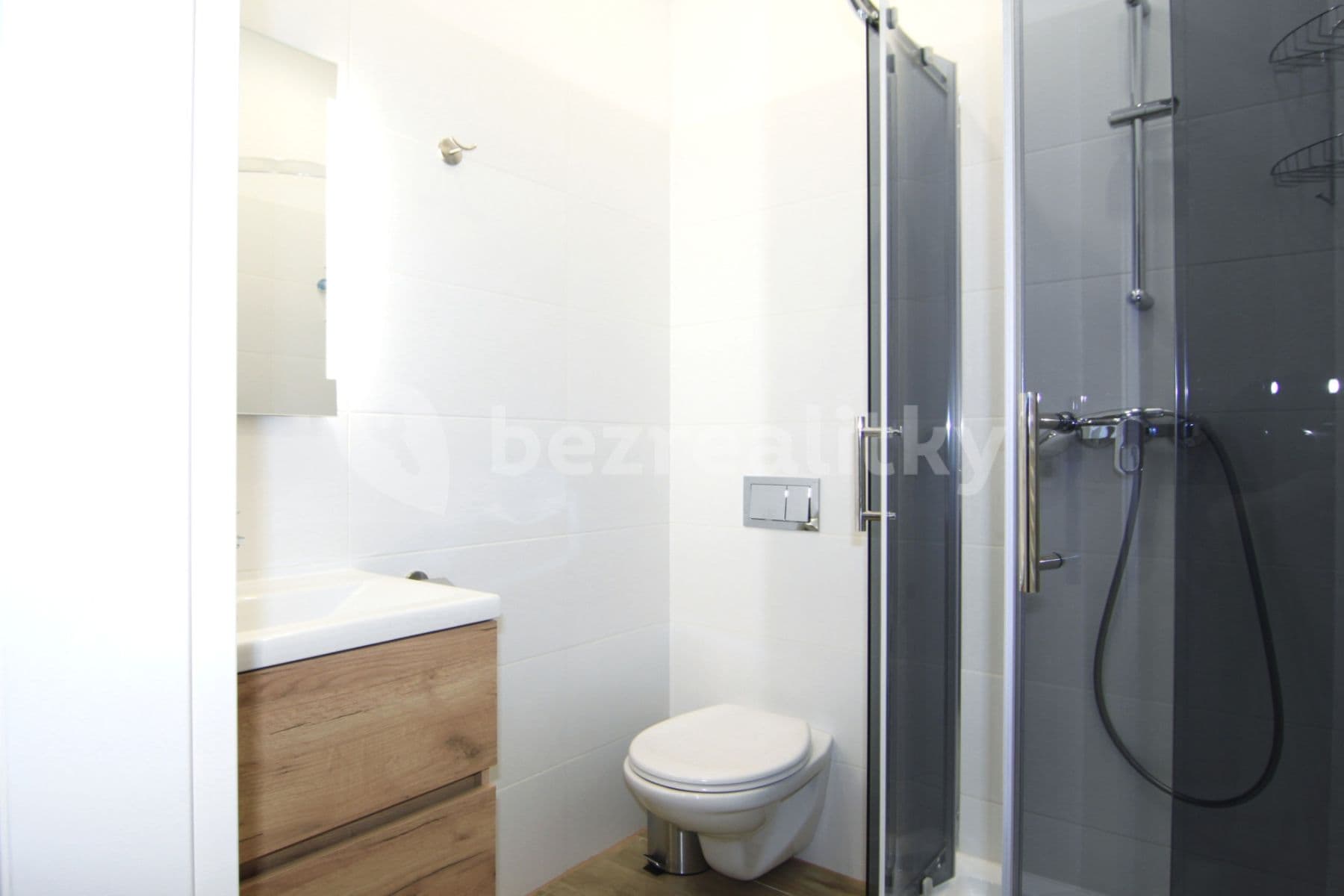 Pronájem bytu  45 m², Vřídelní, Karlovy Vary, Karlovarský kraj
