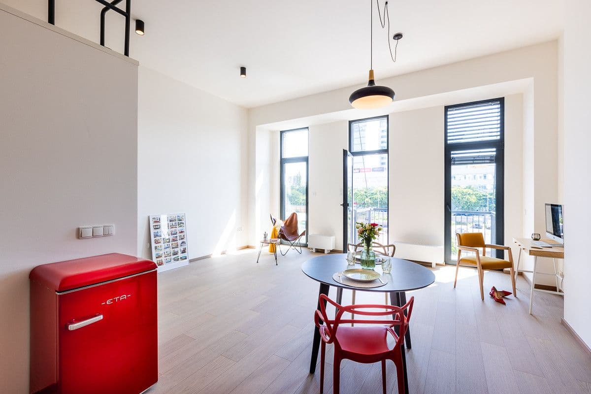 Pronájem bytu  49 m², V Háji, Praha, Praha