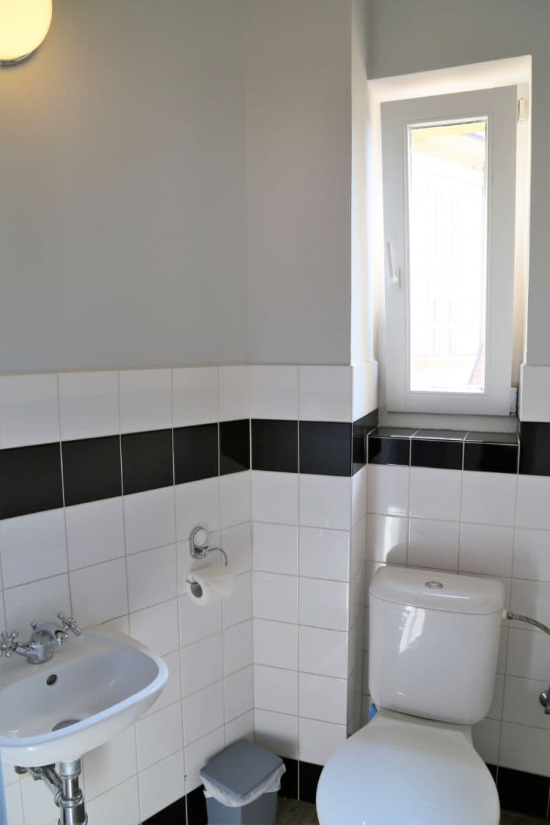 Pronájem bytu  75 m², Na Zbořenci, Praha, Praha