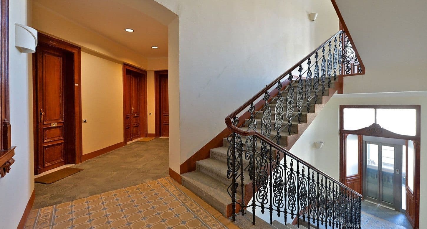 Pronájem bytu  42 m², Korunní, Praha, Praha