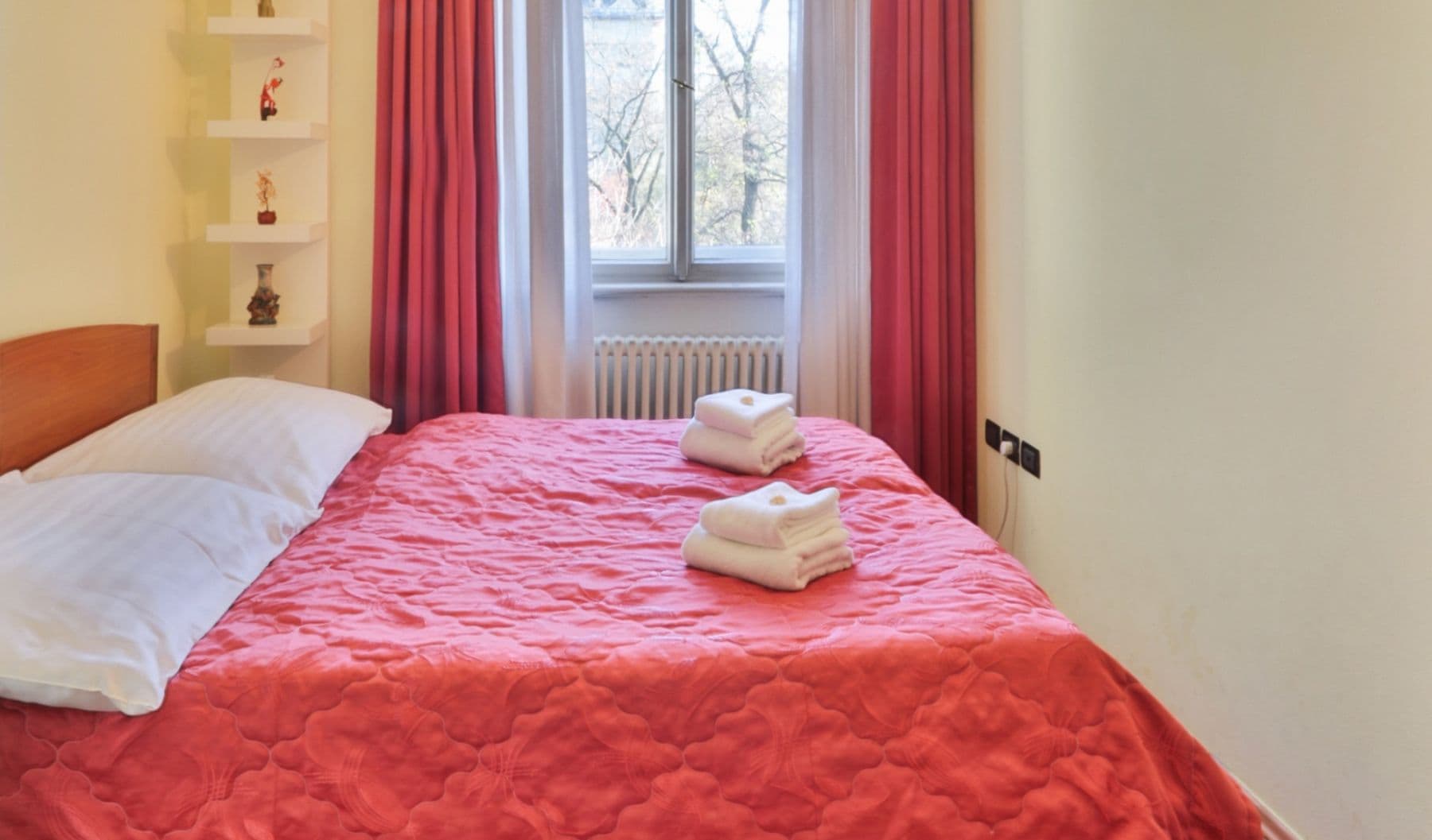 Pronájem bytu  42 m², Korunní, Praha, Praha