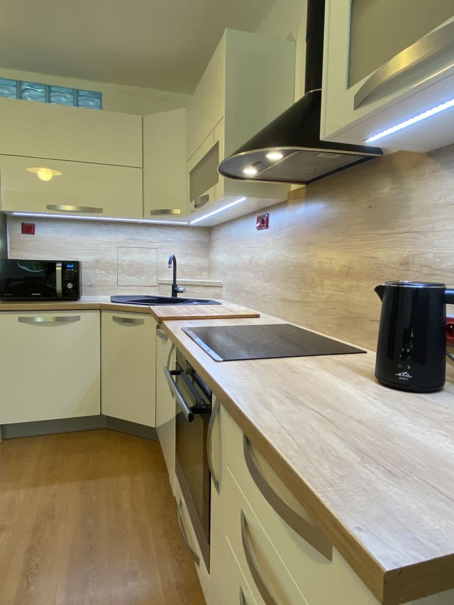 Pronájem bytu  52 m², Hrusická, Praha, Praha