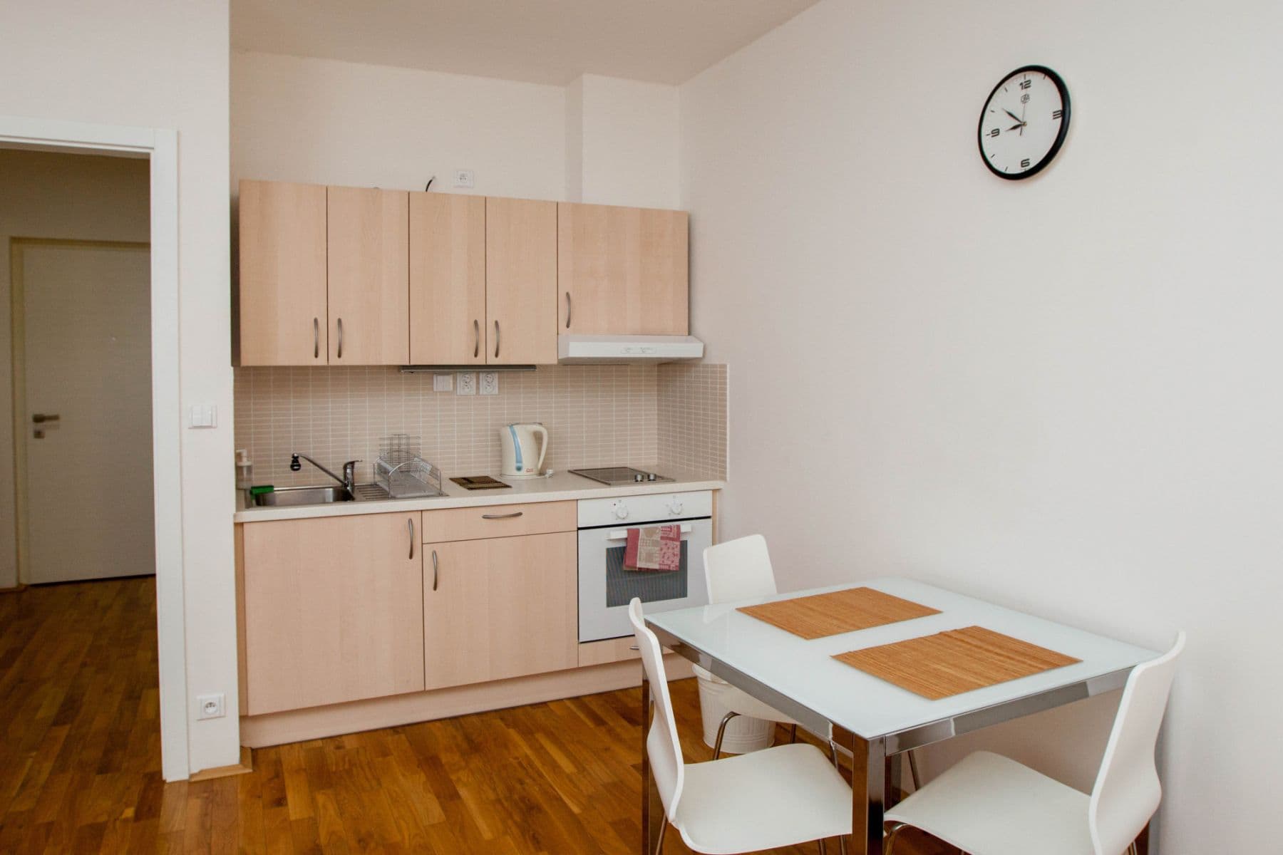 Pronájem bytu  38 m², Havlíčkovo náměstí, Praha, Praha