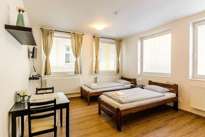 Pronájem bytu  20 m², Víta Nejedlého, Praha, Praha