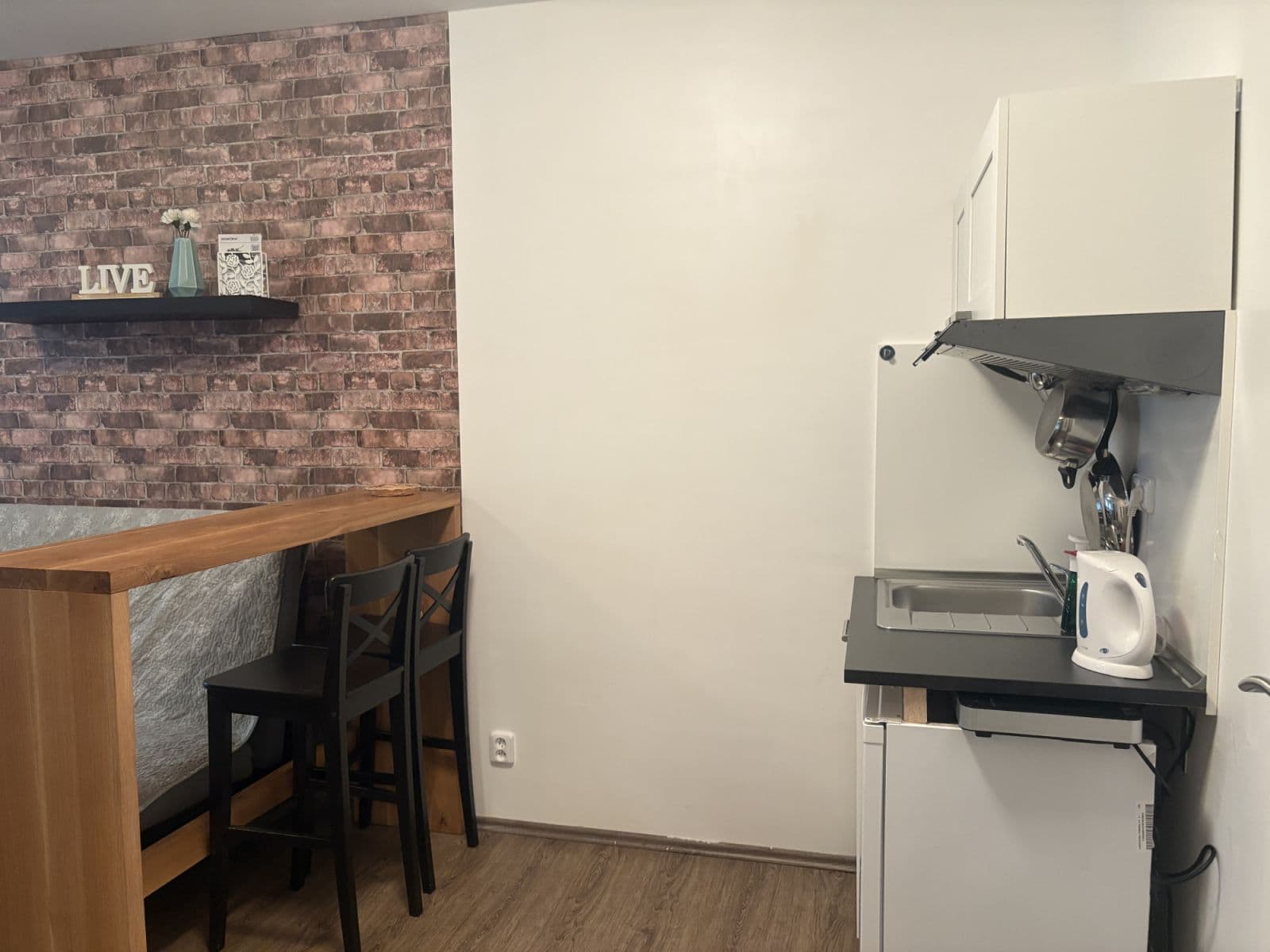 Pronájem bytu  25 m², Víta Nejedlého, Praha, Praha