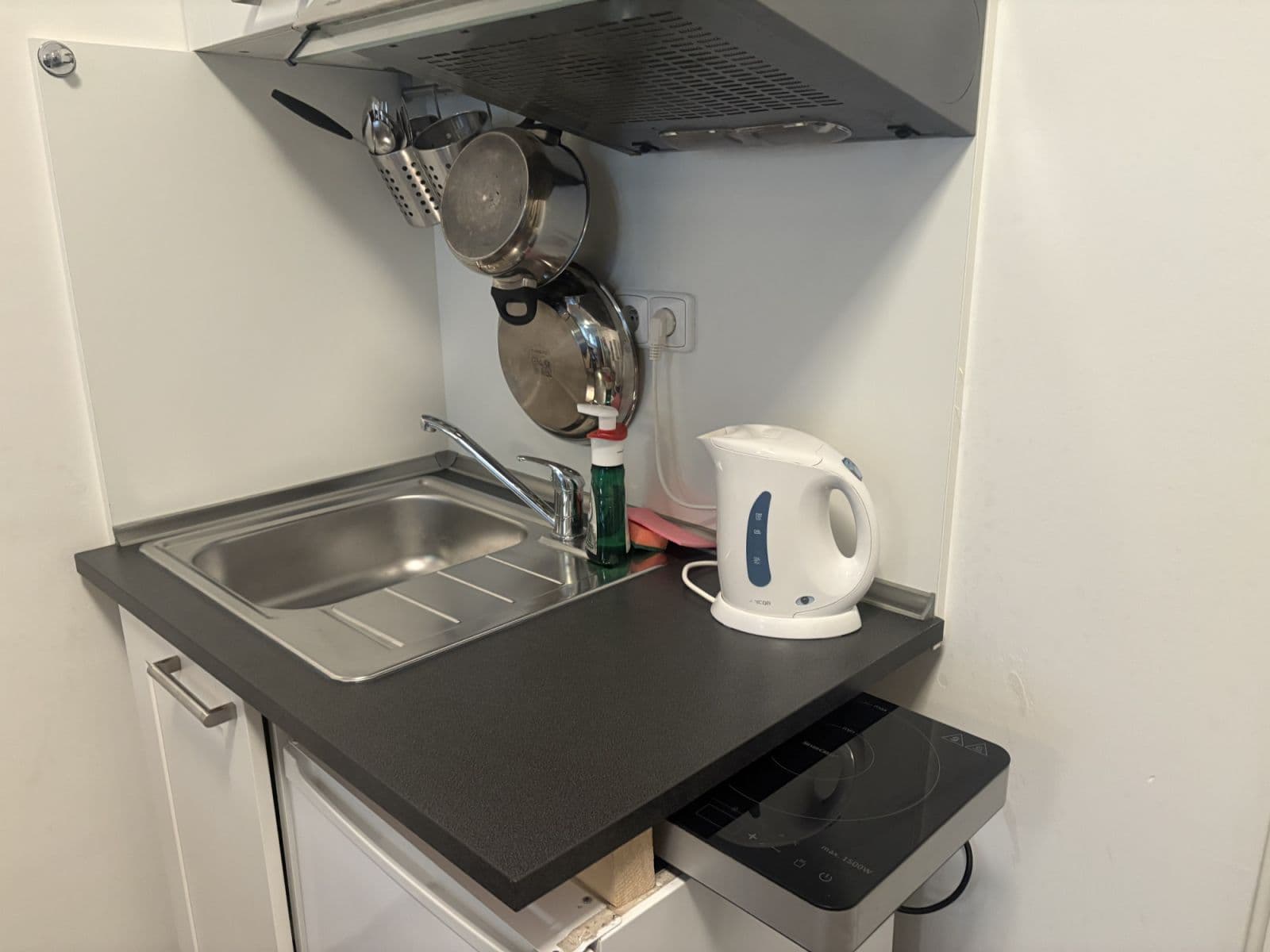 Pronájem bytu  25 m², Víta Nejedlého, Praha, Praha