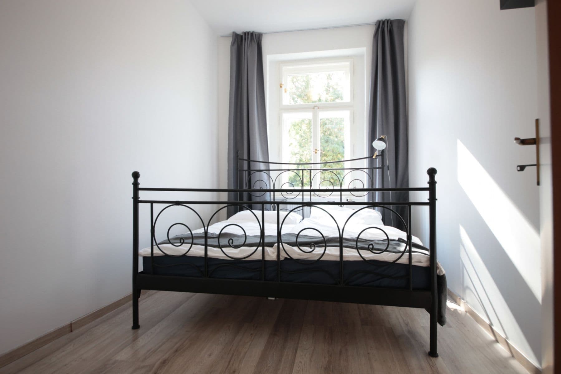 Pronájem bytu  36 m², Plzeňská, Praha, Praha