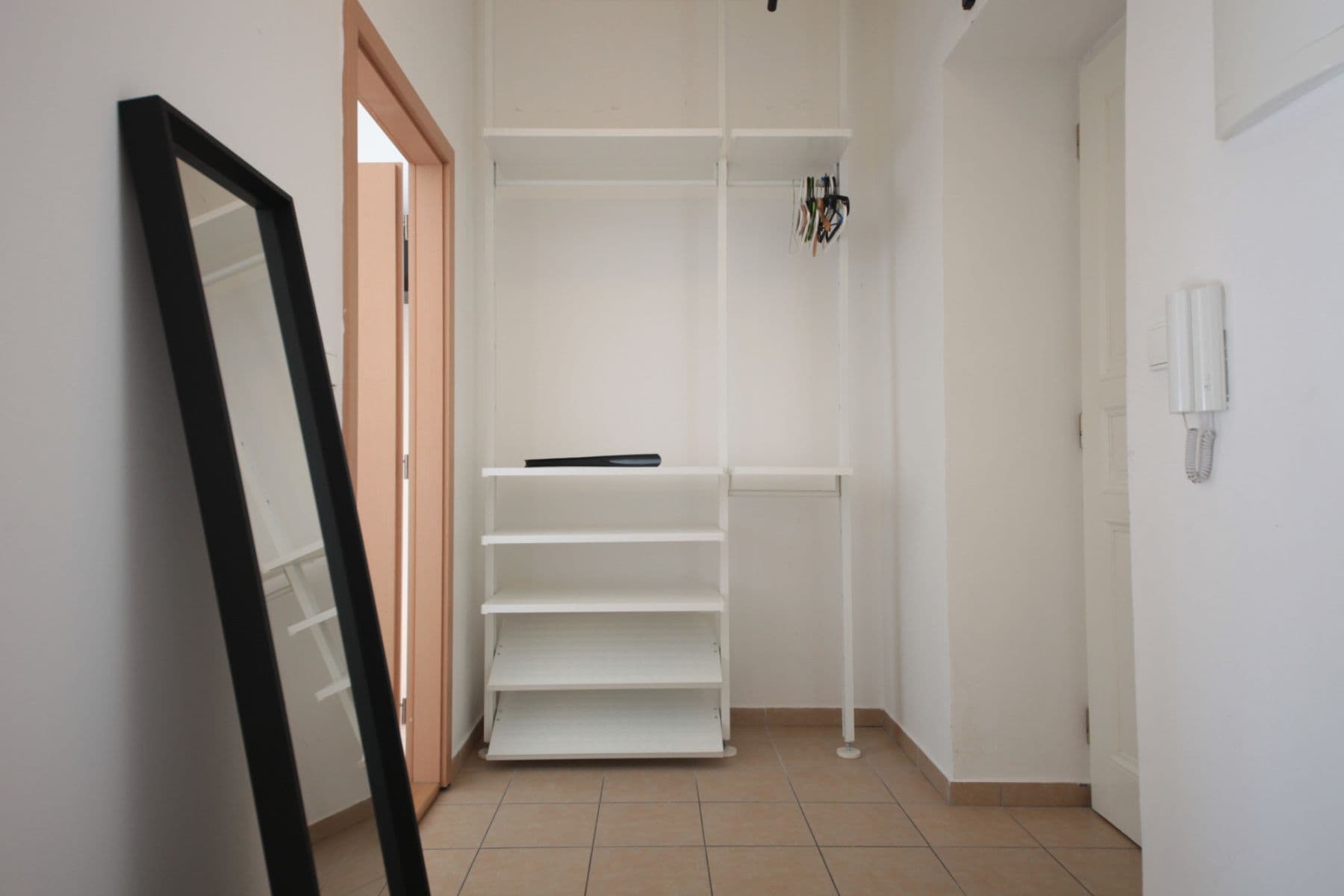 Pronájem bytu  36 m², Plzeňská, Praha, Praha