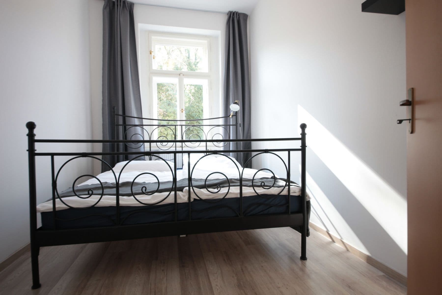 Pronájem bytu  36 m², Plzeňská, Praha, Praha