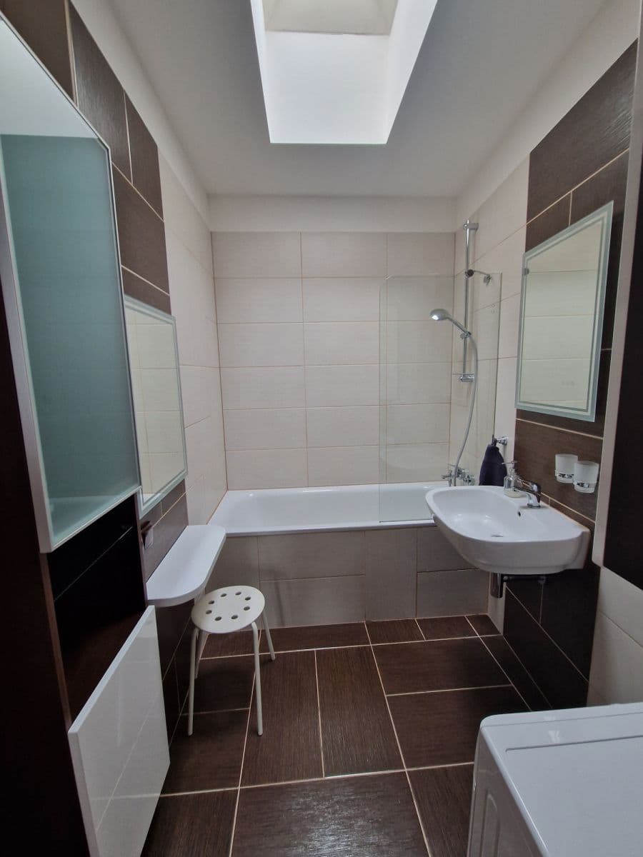 Pronájem bytu  60 m², U Průhonu, Praha, Praha