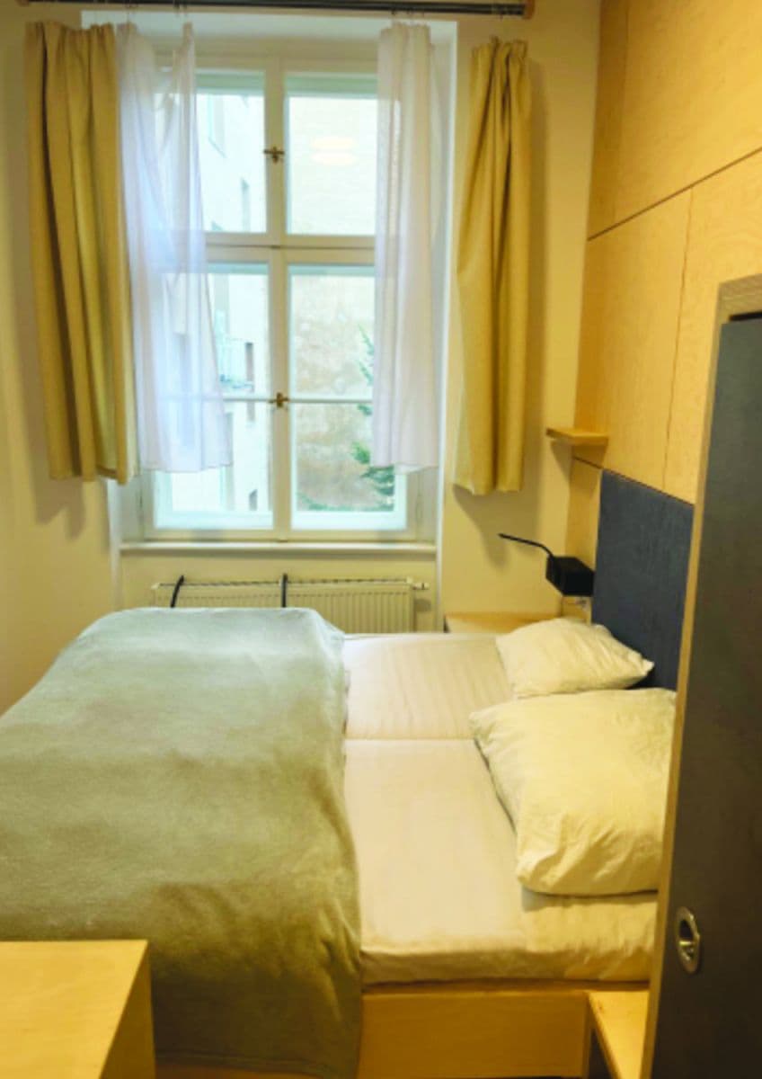 Pronájem bytu  35 m², Tyršova, Praha, Praha