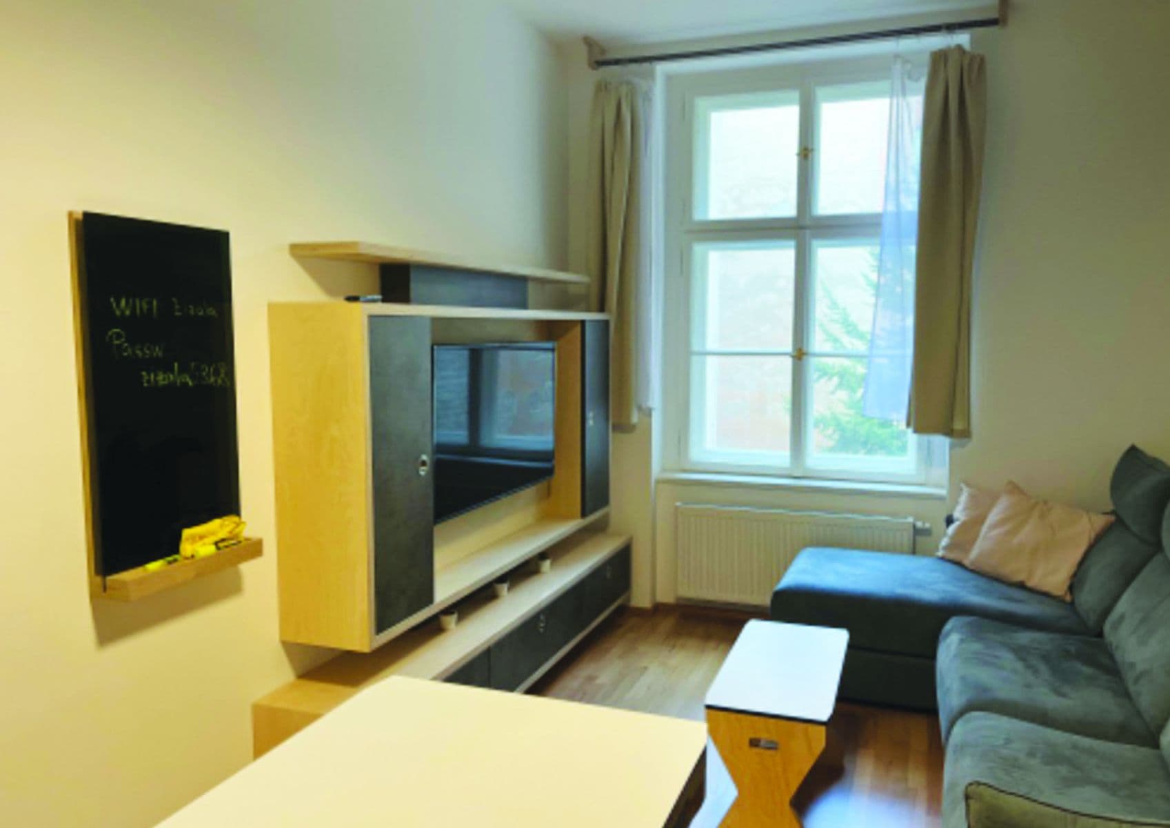 Pronájem bytu  35 m², Tyršova, Praha, Praha