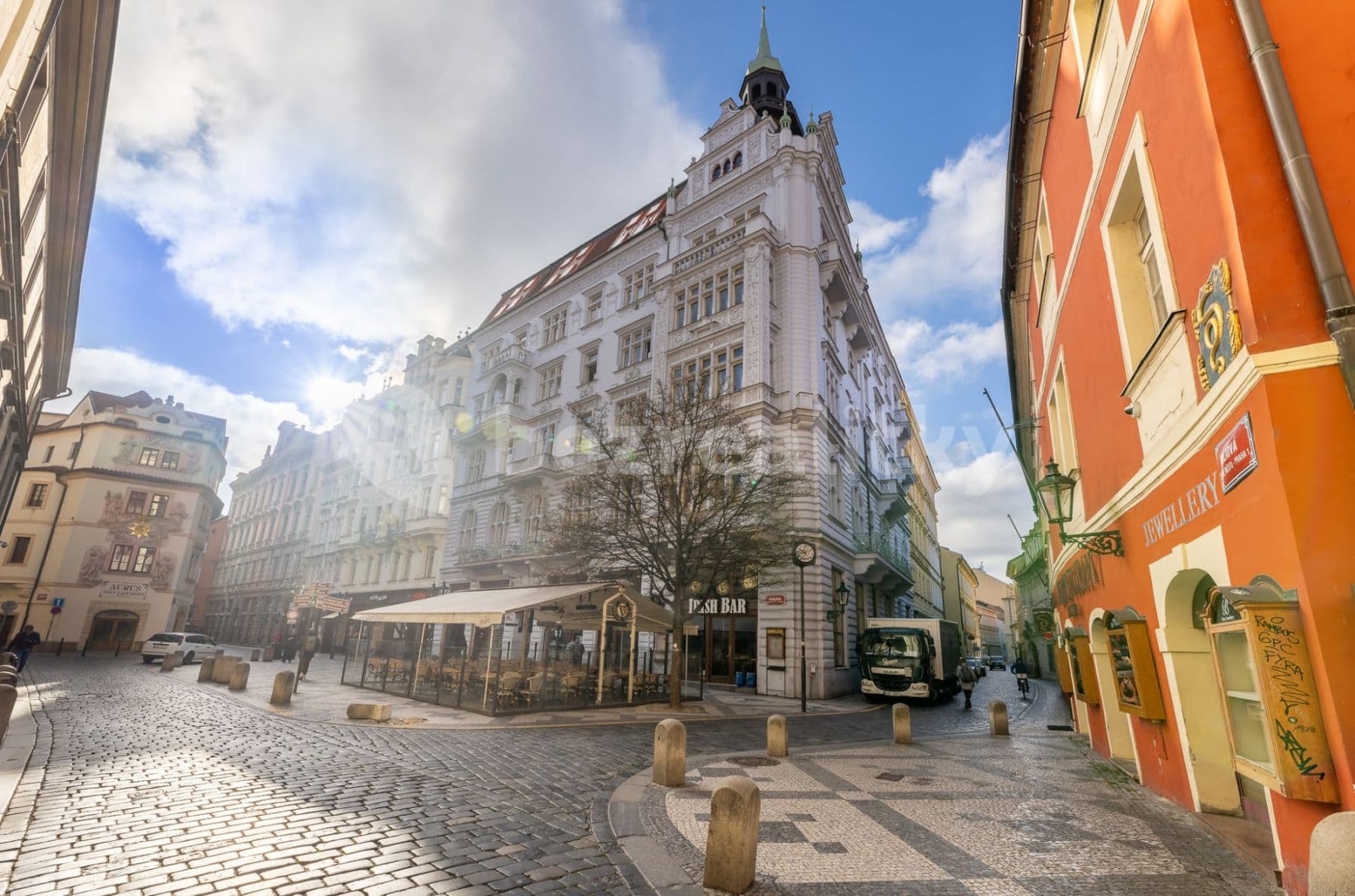 Pronájem bytu  75 m², Karlova, Praha, Praha