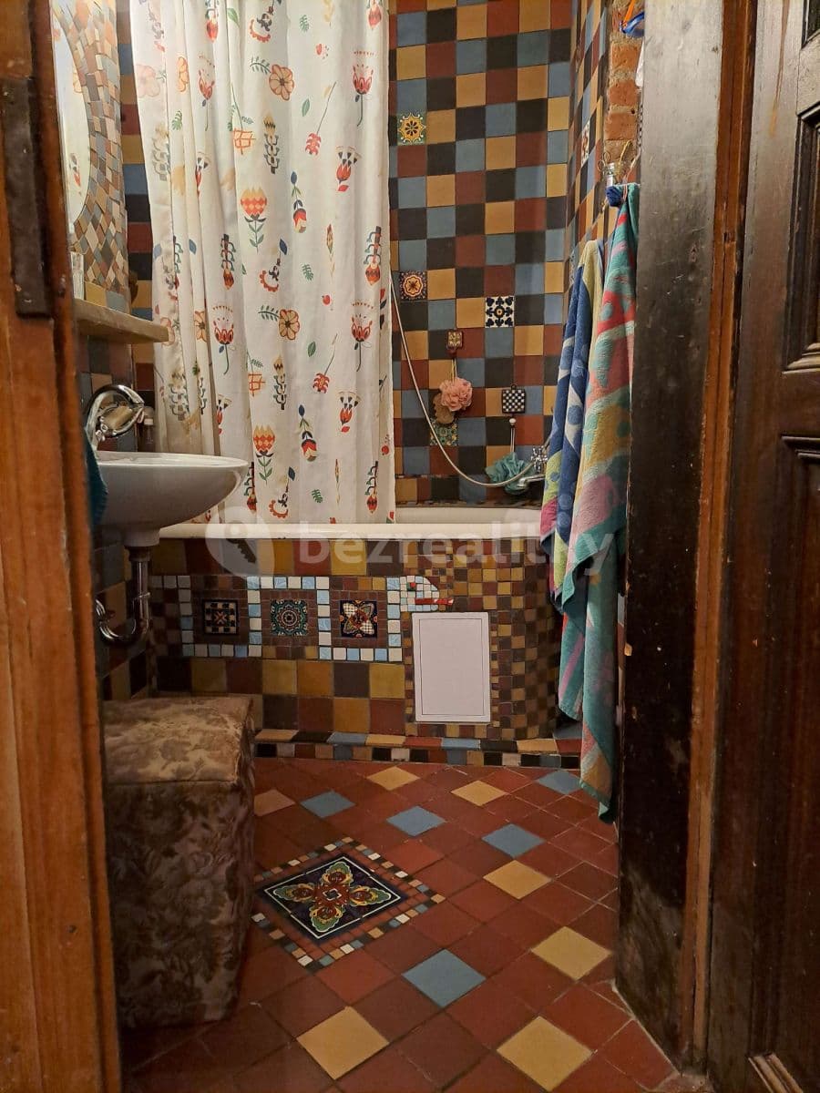 Pronájem bytu  90 m², Pernerova, Praha, Praha