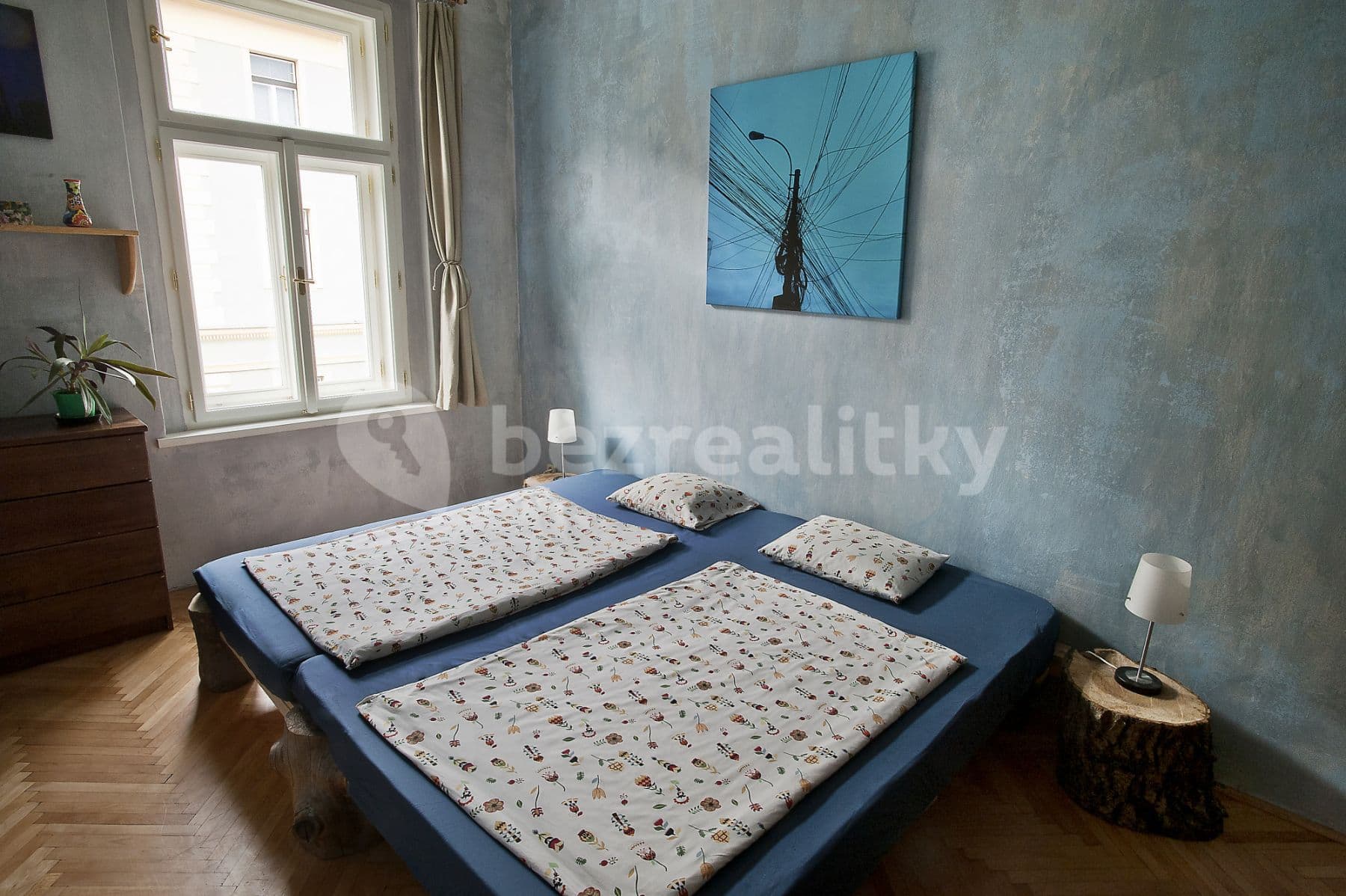 Pronájem bytu  90 m², Pernerova, Praha, Praha