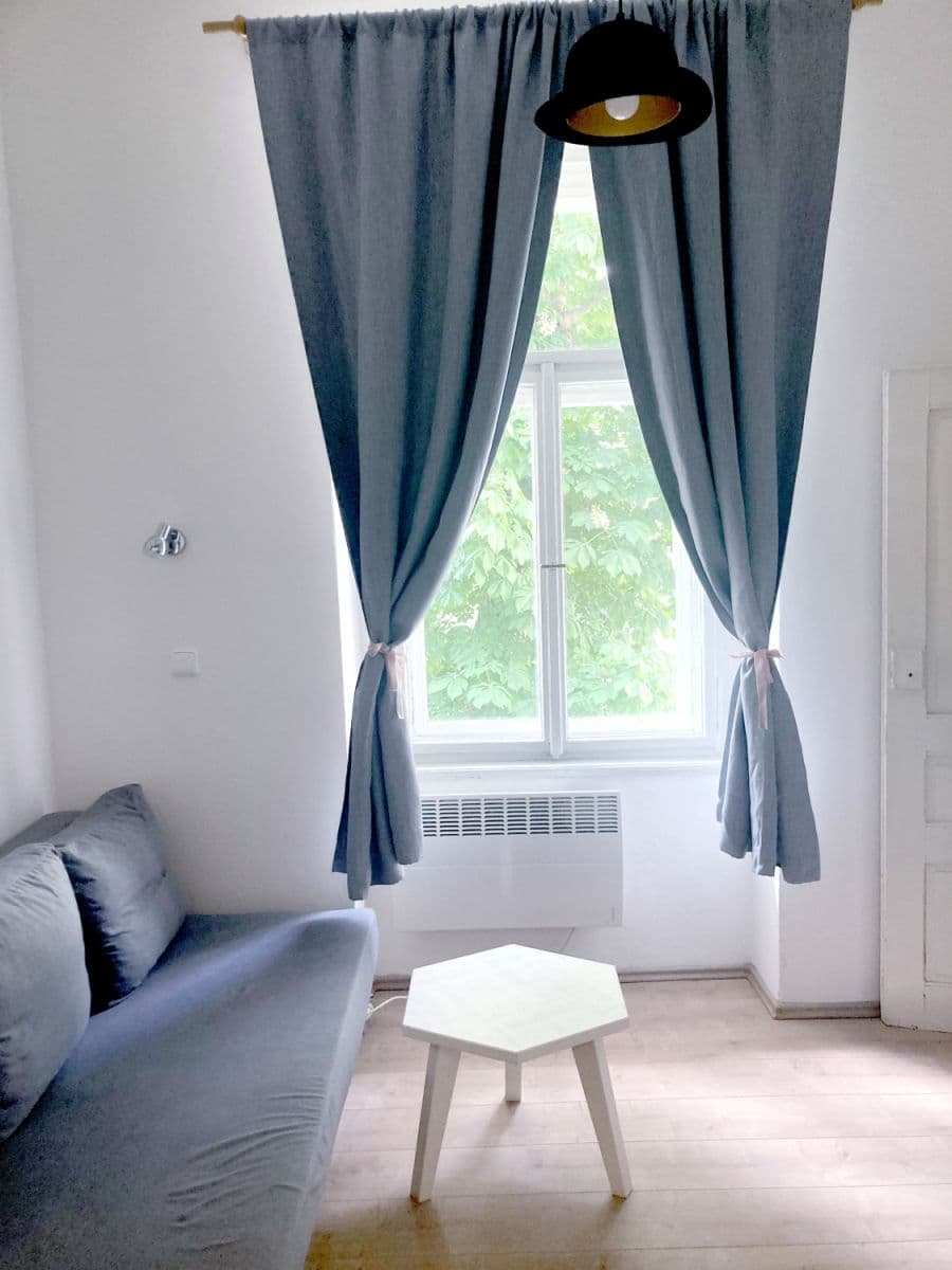 Pronájem bytu  21 m², Bulharská, Praha, Praha